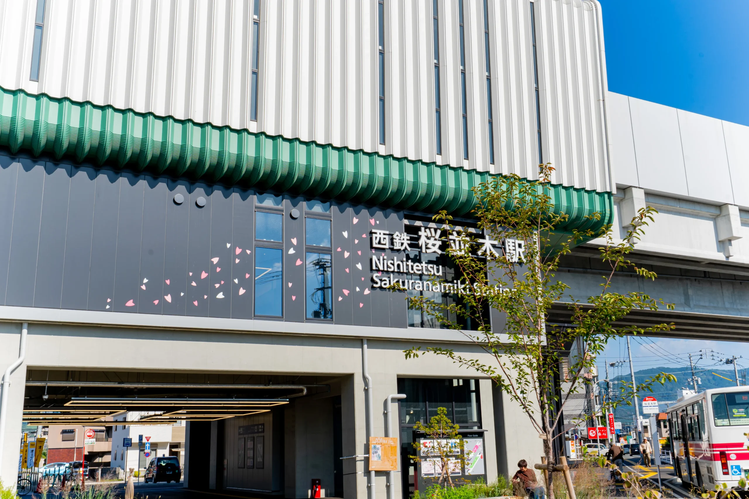 両院とも駐車場完備桜並木駅直結で通いやすい